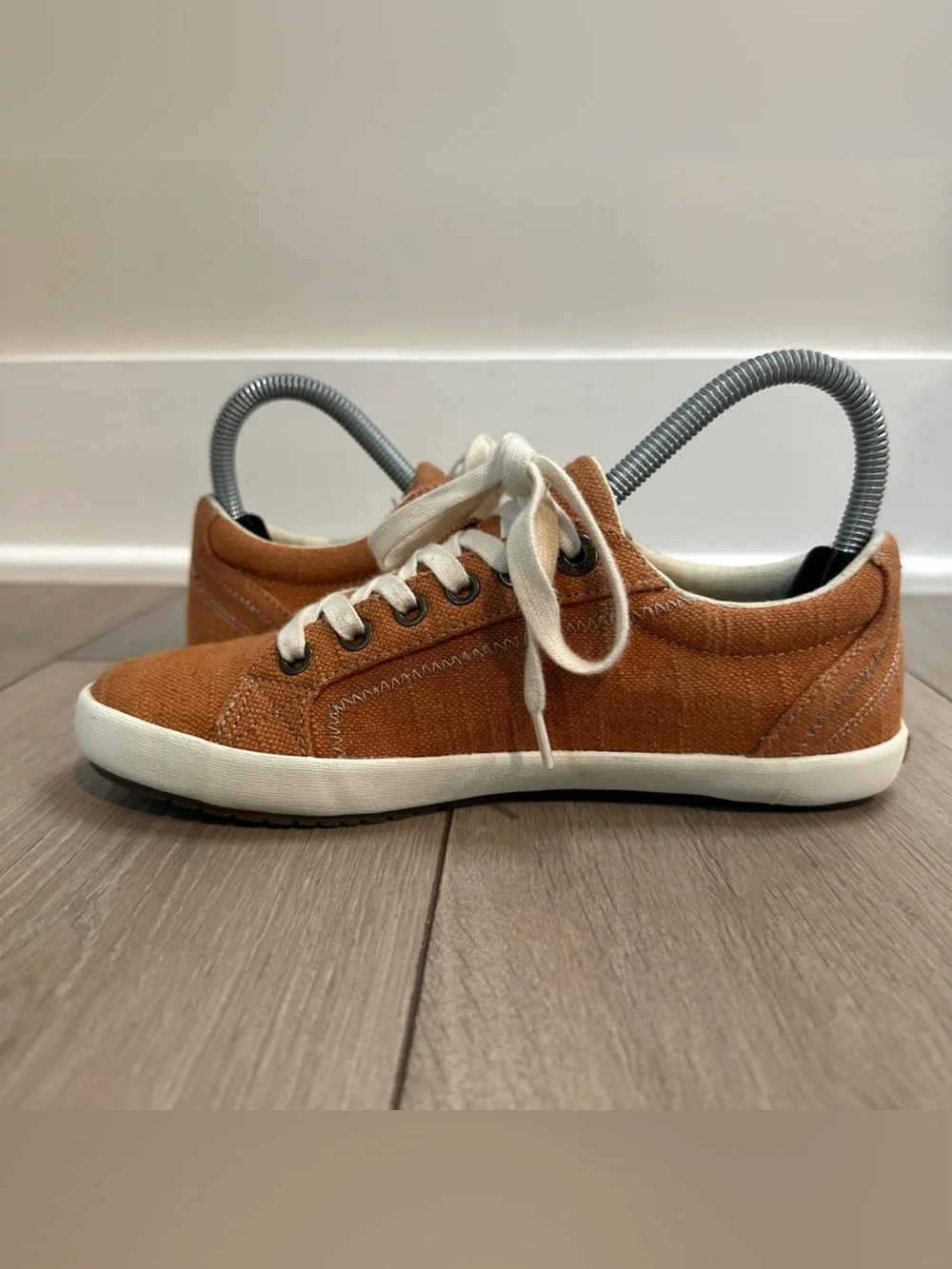 Taos Womens Size 6 Star Adobe Hemp Burnt Orange Sneakers Lace Up Autumn